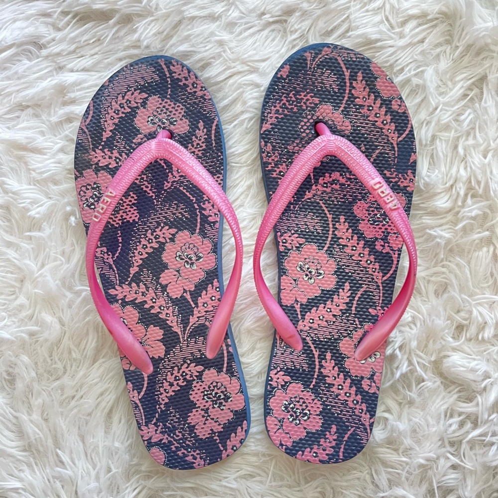 aeropostale paisley flip flops